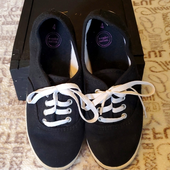 Wonder Nation canvas shoes sneakers size 4 Black w/ white - Picture 3 of 7